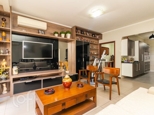 Apartamento com 121m², 2 dormitórios, 1 suíte, 1 vaga, Floresta em Porto Alegre