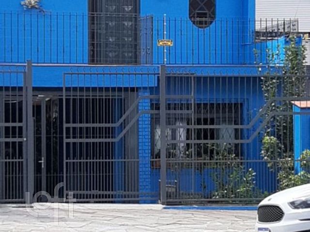 Casa com 132m², 2 dormitórios, 1 vaga, Petrópolis em Porto Alegre