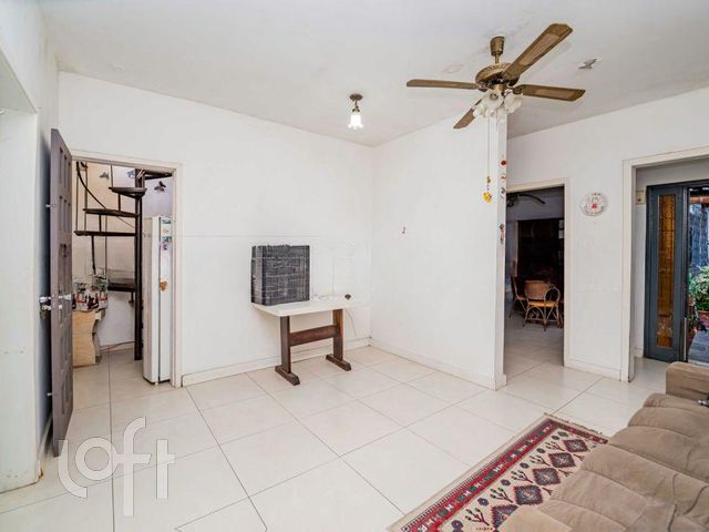 Casa com 132m², 2 dormitórios, 1 vaga, Petrópolis em Porto Alegre