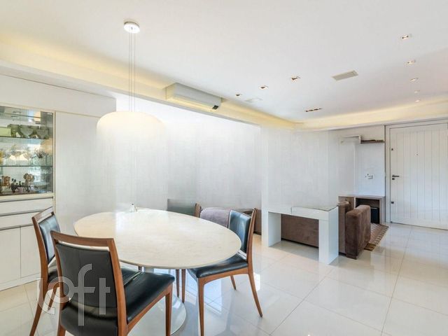 Apartamento com 100m², 3 dormitórios, 1 suíte, 1 vaga, Petrópolis em Porto Alegre