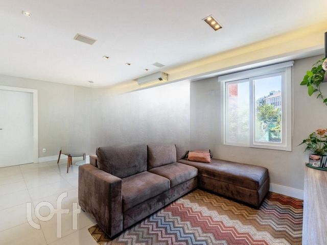 Apartamento com 100m², 3 dormitórios, 1 suíte, 1 vaga, Petrópolis em Porto Alegre