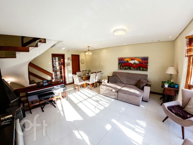 Casa com 153m², 3 dormitórios, 1 suíte, 2 vagas, Chácara das Pedras em Porto Alegre