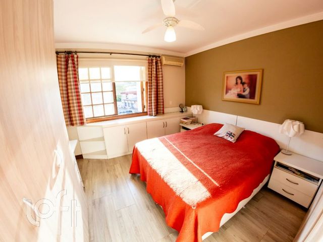 Casa com 153m², 3 dormitórios, 1 suíte, 2 vagas, Chácara das Pedras em Porto Alegre