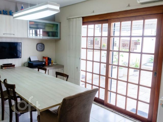 Casa com 153m², 3 dormitórios, 1 suíte, 2 vagas, Chácara das Pedras em Porto Alegre