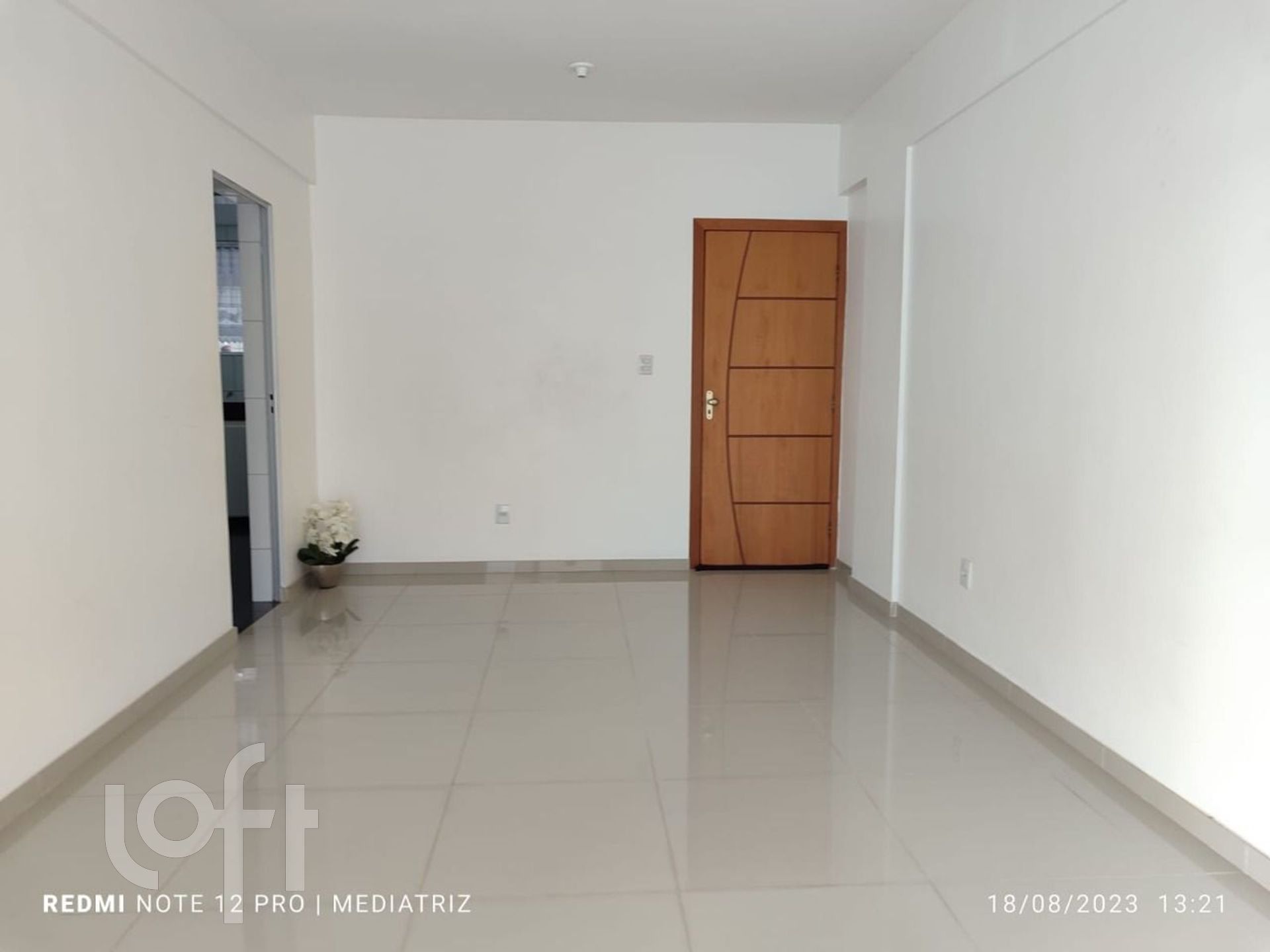 Apartamento à venda com 3 quartos, 110m² - Foto 2