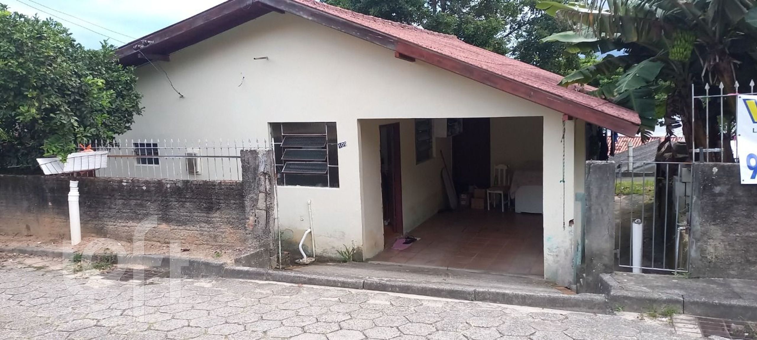 Casa Residencial com 140m², 1 quarto, 1 garagem, no bairro Tapera da Base em Florianópolis