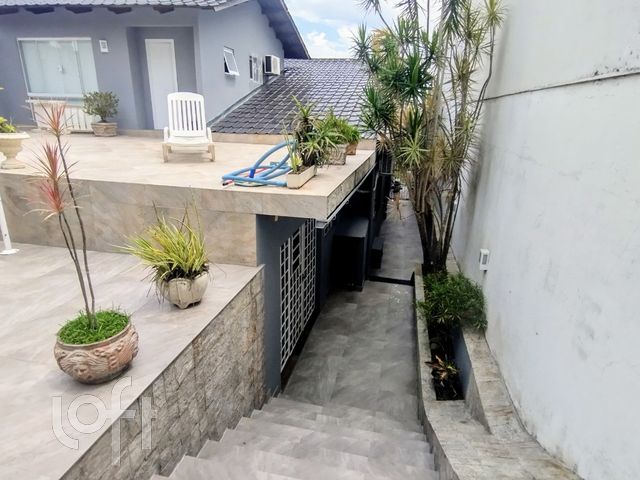 Casa com 206m², 3 dormitórios, 3 suítes, 2 vagas, Cristo Redentor em Porto Alegre