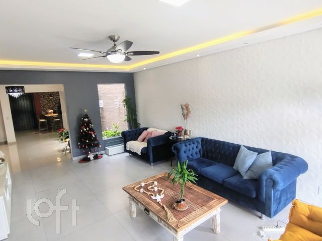 Casa com 206m², 3 dormitórios, 3 suítes, 2 vagas, Cristo Redentor em Porto Alegre