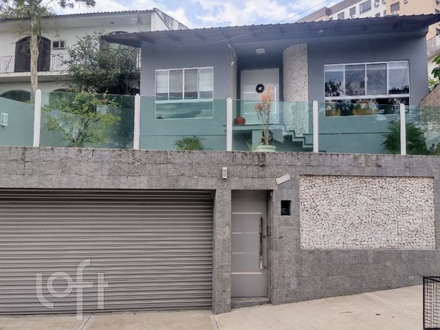 Casa com 206m², 3 dormitórios, 3 suítes, 2 vagas, Cristo Redentor em Porto Alegre