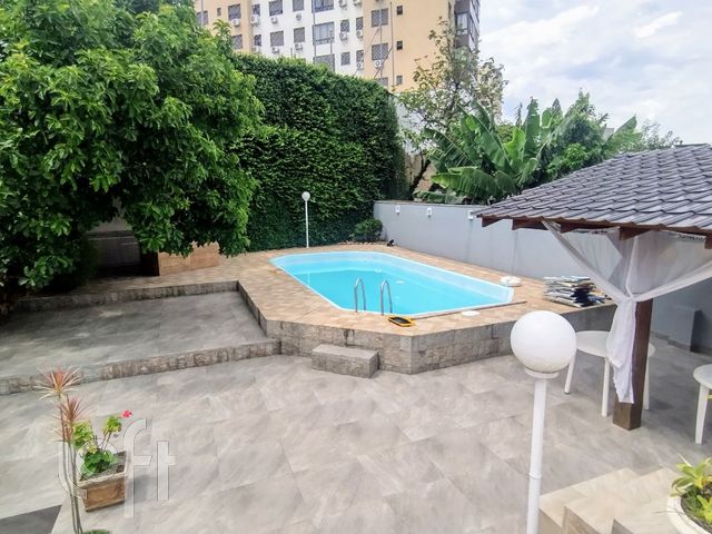 Casa com 206m², 3 dormitórios, 3 suítes, 2 vagas, Cristo Redentor em Porto Alegre