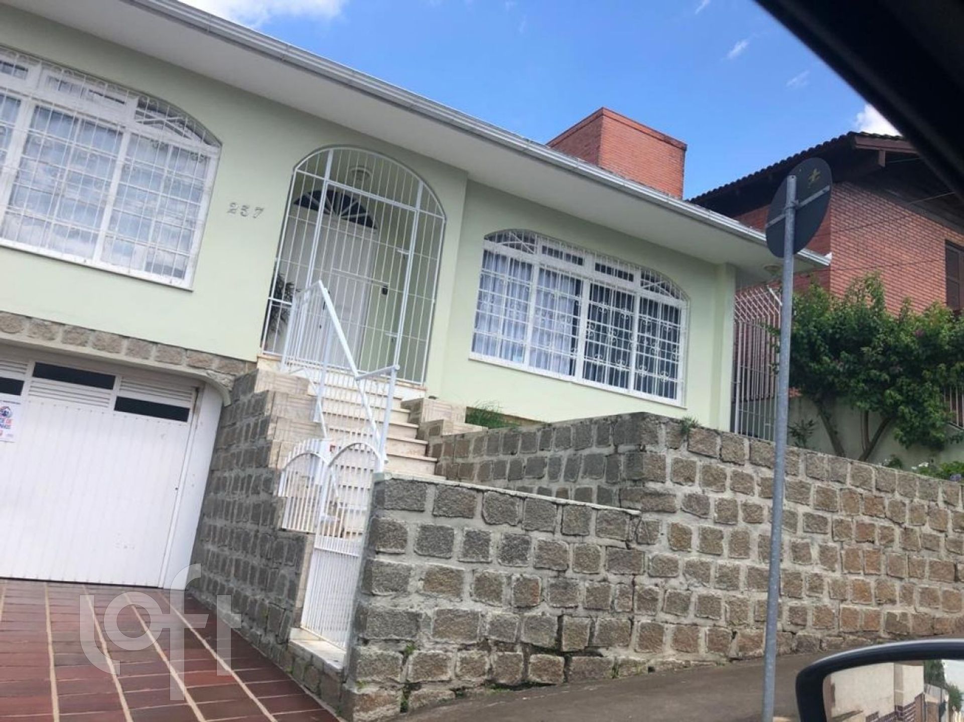 Casa Residencial com 204m², 3 quartos, 4 garagens, no bairro Coqueiros em Florianópolis