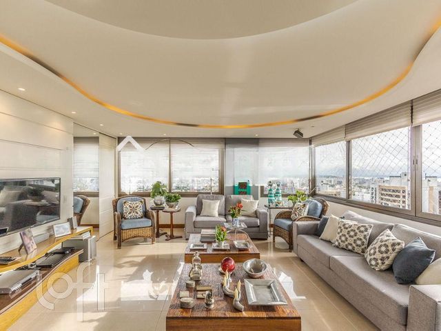 Apartamento com 168m², 3 dormitórios, 3 suítes, 3 vagas, Rio Branco em Porto Alegre