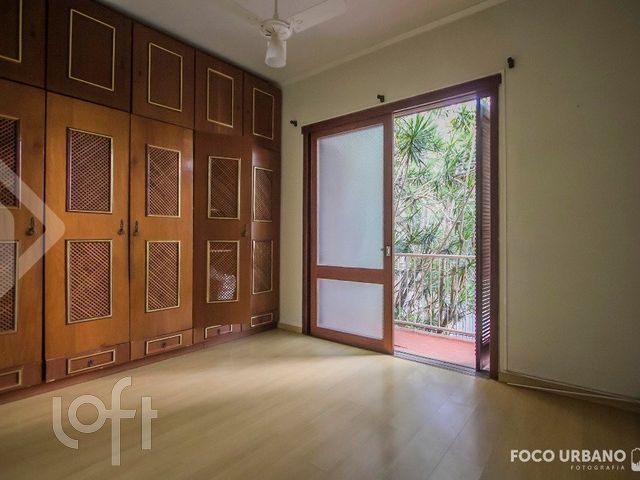 Casa com 300m², 3 dormitórios, 1 suíte, 2 vagas, Petrópolis em Porto Alegre