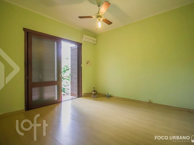 Casa com 300m², 3 dormitórios, 1 suíte, 2 vagas, Petrópolis em Porto Alegre
