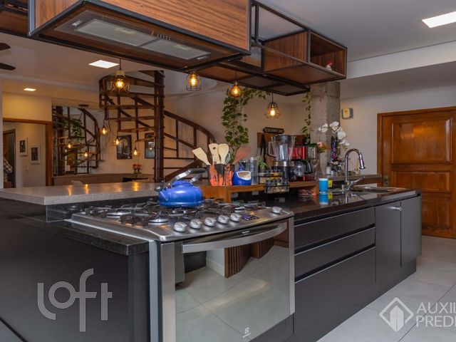 Apartamento com 240m², 3 dormitórios, 1 suíte, 2 vagas, Auxiliadora em Porto Alegre