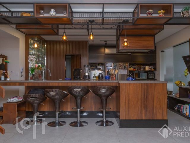 Apartamento com 240m², 3 dormitórios, 1 suíte, 2 vagas, Auxiliadora em Porto Alegre