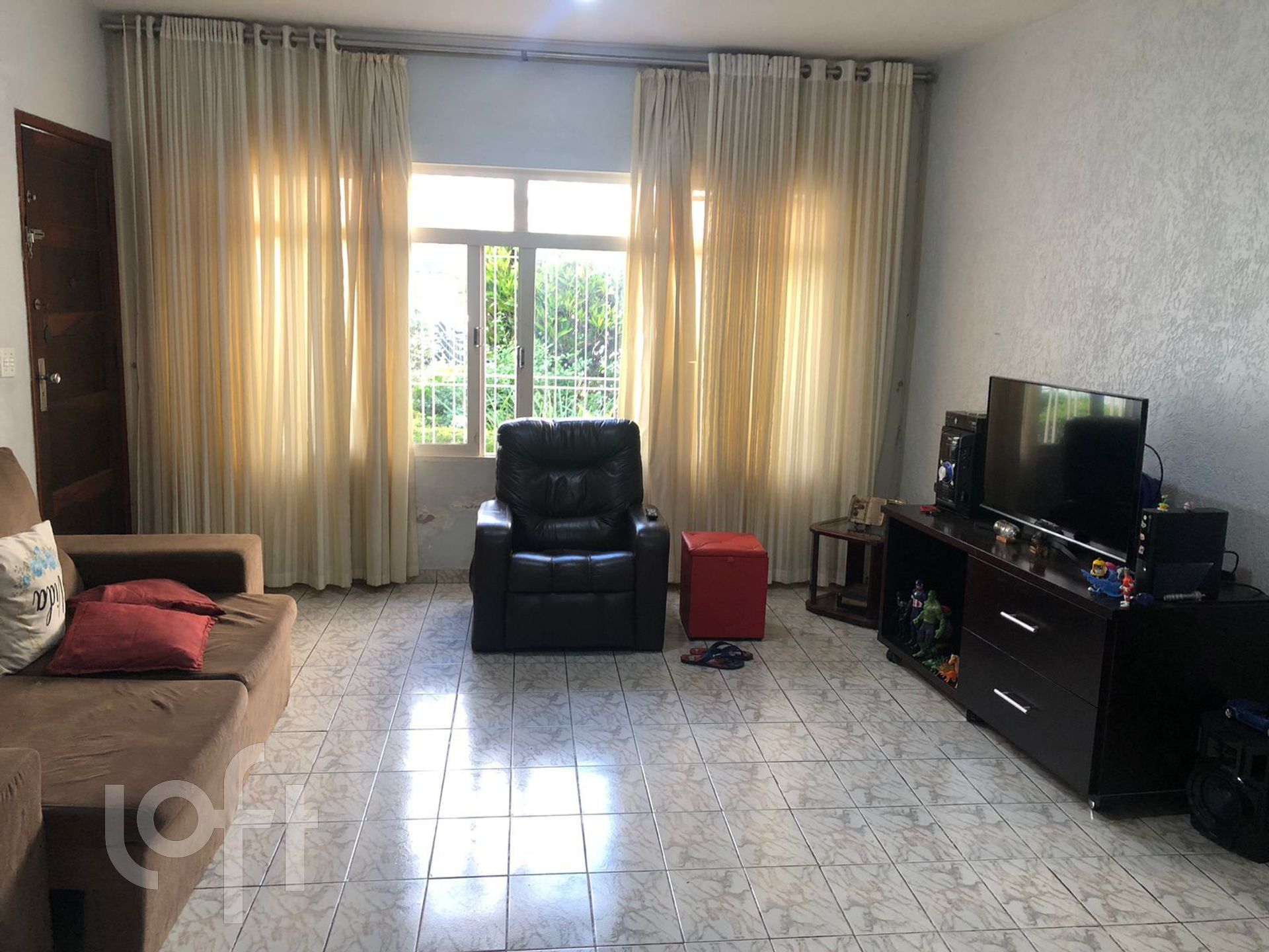 Casa à venda com 3 quartos, 139m² - Foto 1