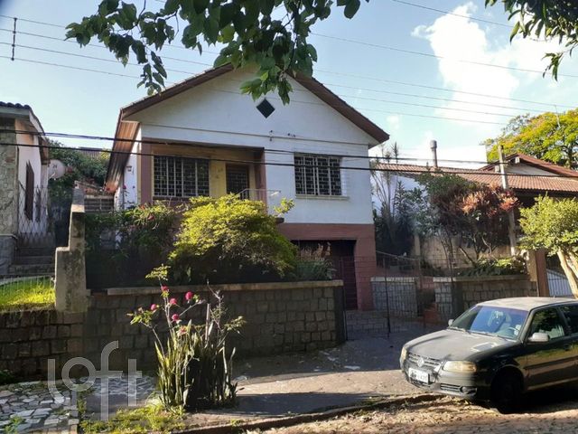 Casa com 100m², 3 dormitórios, 2 vagas, Vila Ipiranga em Porto Alegre