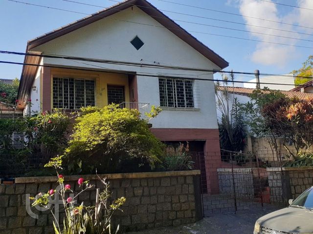 Casa com 100m², 3 dormitórios, 2 vagas, Vila Ipiranga em Porto Alegre