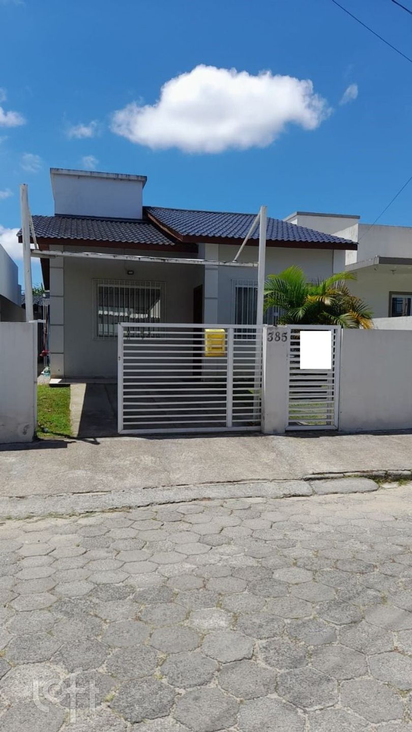 Casa Residencial com 85m², 2 quartos, 1 suíte, 1 garagem, no bairro São João do Rio Vermelho em Florianópolis