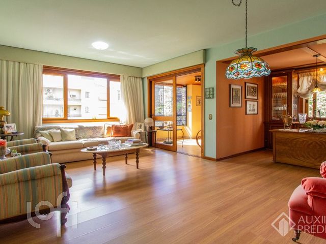 Apartamento com 114m², 3 dormitórios, 1 suíte, 2 vagas, Rio Branco em Porto Alegre