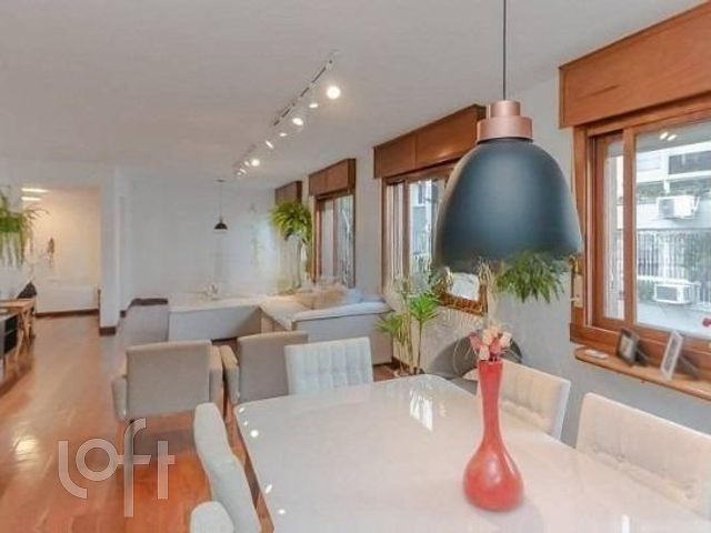 Apartamento com 137m², 3 dormitórios, 1 suíte, 2 vagas, Três Figueiras em Porto Alegre