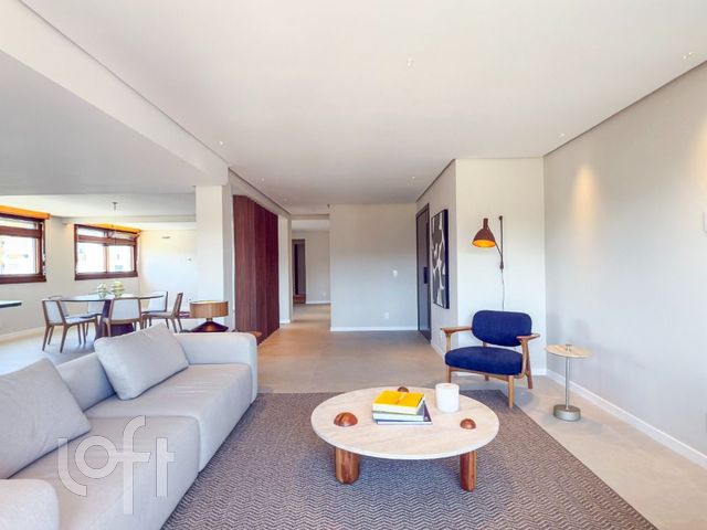 Apartamento com 232m², 3 dormitórios, 3 suítes, 2 vagas, Petrópolis em Porto Alegre