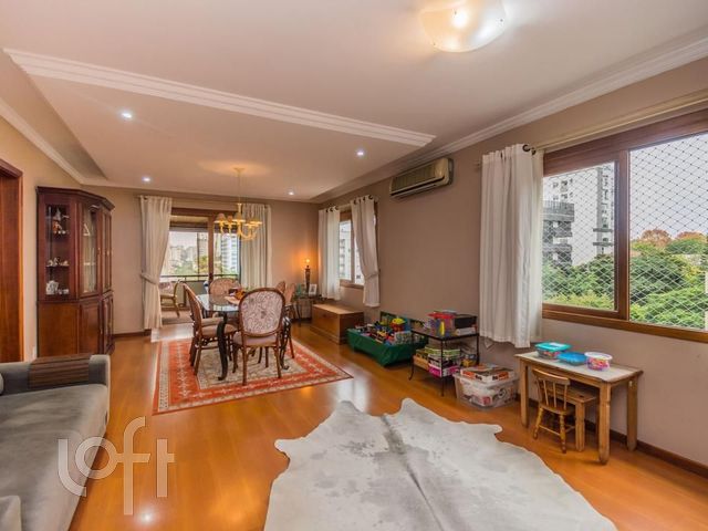 Apartamento com 383m², 3 dormitórios, 1 suíte, 3 vagas, Auxiliadora em Porto Alegre