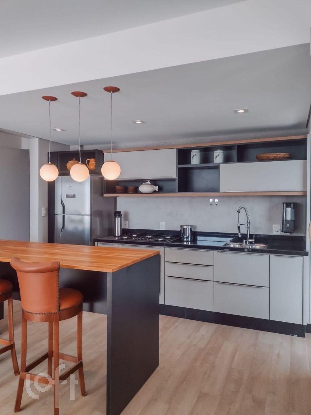 Apartamento à venda em Ingleses com 216 m², 3 quartos, 1 suíte, 2 vagas
