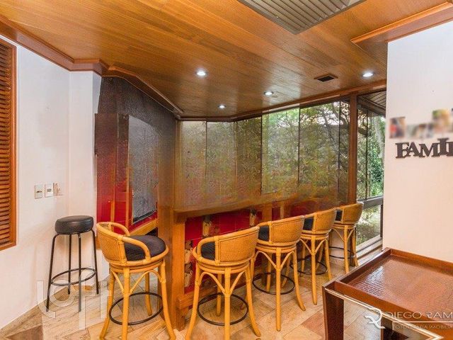 Apartamento com 265m², 4 dormitórios, 3 suítes, 3 vagas, Bela Vista em Porto Alegre