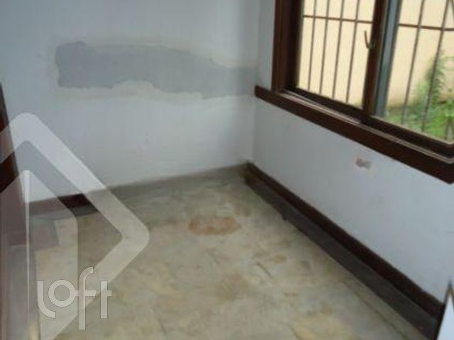 Casa com 350m², 1 dormitório, 6 vagas, Petrópolis em Porto Alegre