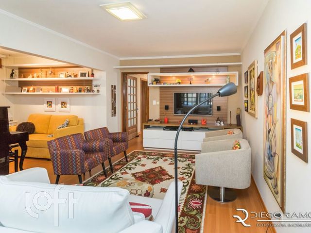 Casa com 221m², 3 dormitórios, 1 suíte, 4 vagas, Vila Ipiranga em Porto Alegre