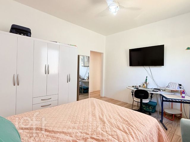 Casa com 108m², 3 dormitórios, 4 vagas, São João em Porto Alegre