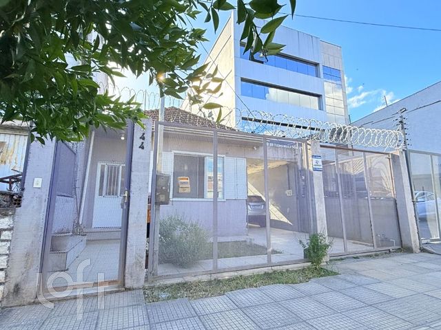 Casa com 108m², 3 dormitórios, 4 vagas, São João em Porto Alegre