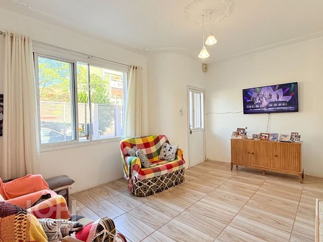 Casa com 108m², 3 dormitórios, 4 vagas, São João em Porto Alegre