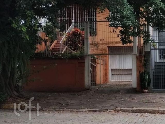 Casa com 232m², 3 dormitórios, 1 vaga, Petrópolis em Porto Alegre
