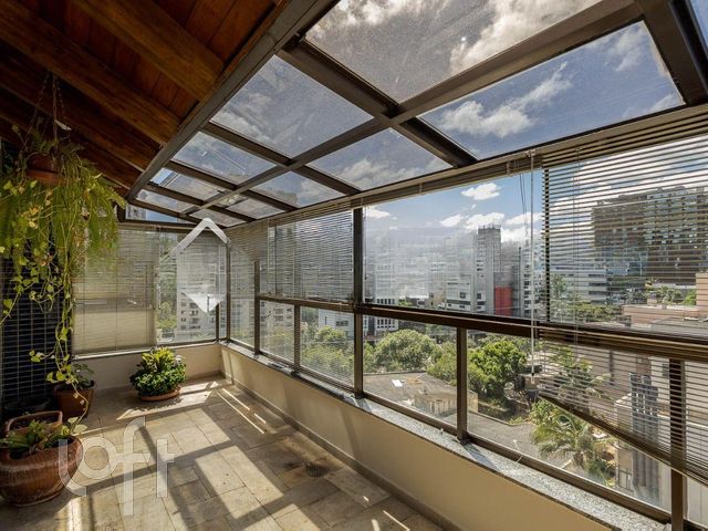 Apartamento com 351m², 3 dormitórios, 1 suíte, 3 vagas, Petrópolis em Porto Alegre