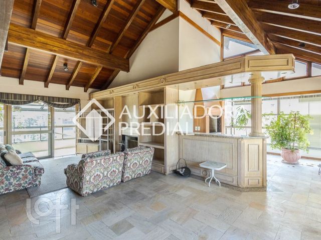 Apartamento com 351m², 3 dormitórios, 1 suíte, 3 vagas, Petrópolis em Porto Alegre