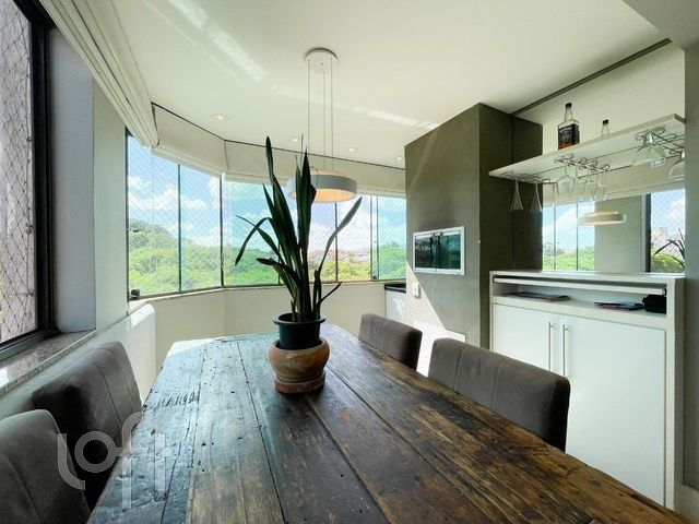 Apartamento com 99m², 3 dormitórios, 1 suíte, 2 vagas, Vila Ipiranga em Porto Alegre