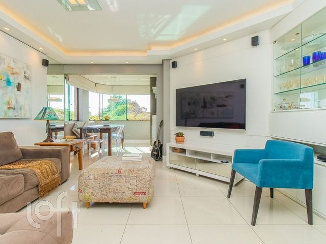 Apartamento com 99m², 3 dormitórios, 1 suíte, 2 vagas, Vila Ipiranga em Porto Alegre