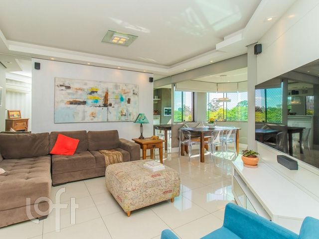 Apartamento com 99m², 3 dormitórios, 1 suíte, 2 vagas, Vila Ipiranga em Porto Alegre