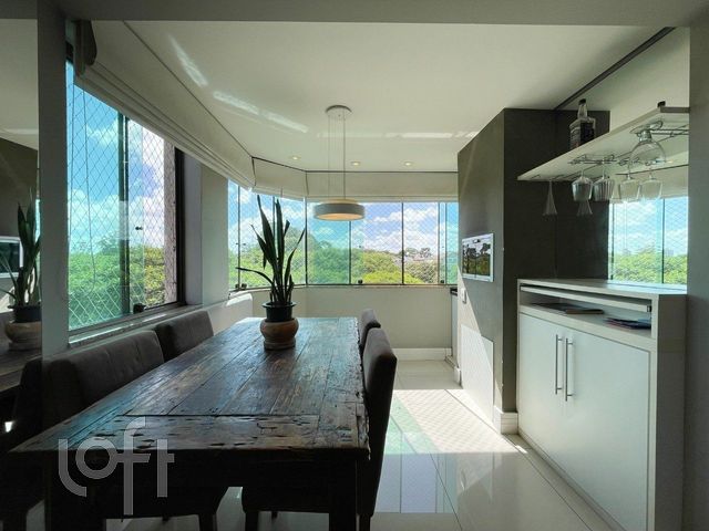 Apartamento com 99m², 3 dormitórios, 1 suíte, 2 vagas, Vila Ipiranga em Porto Alegre