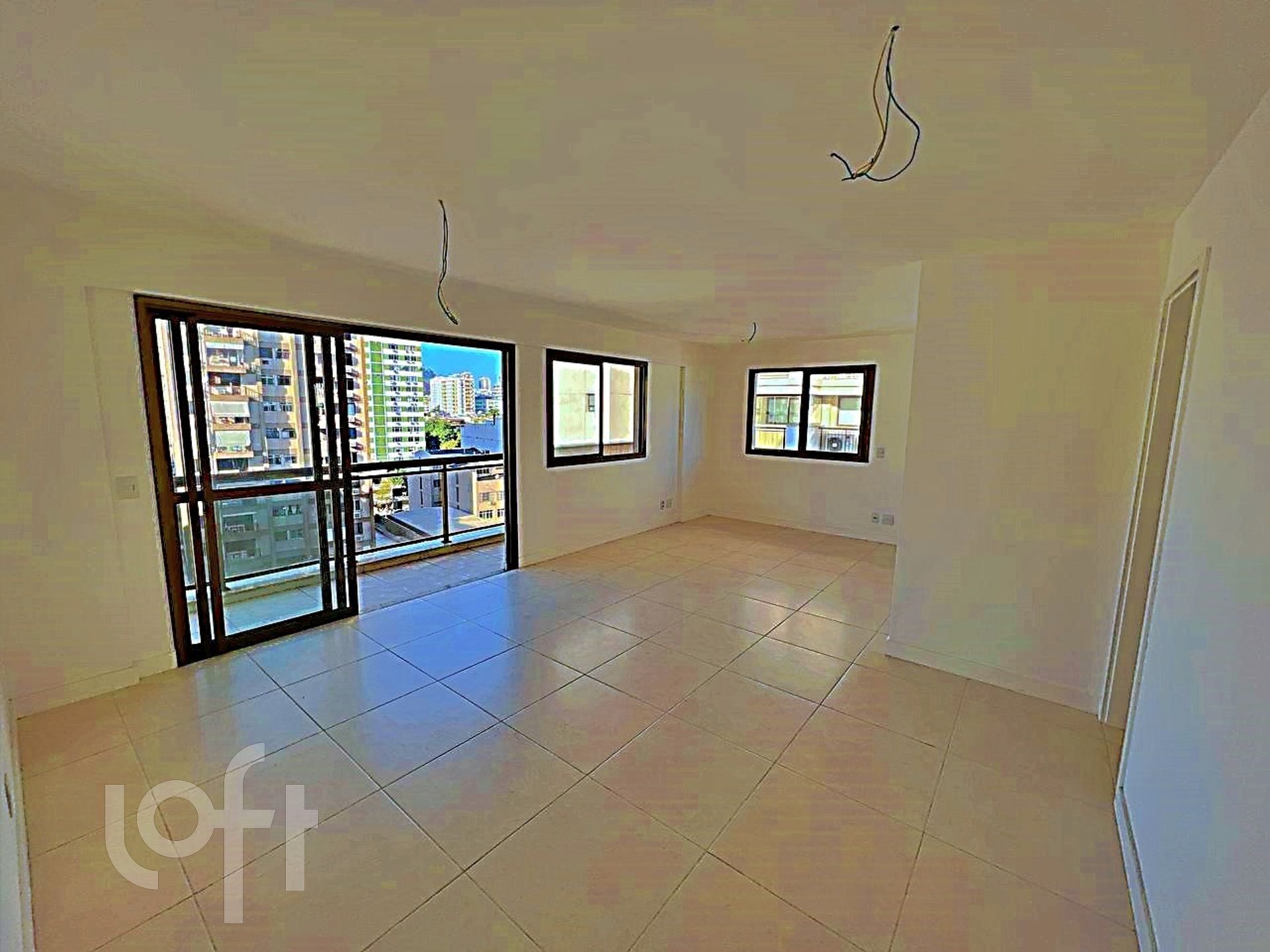 Apartamento à venda com 3 quartos, 136m² - Foto 2