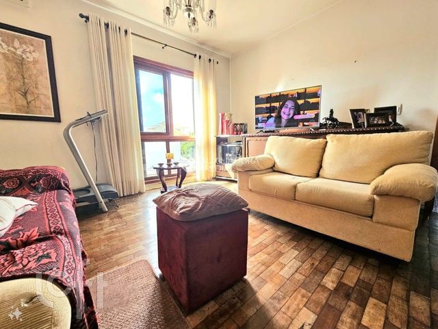 Apartamento com 115m², 3 dormitórios, 1 suíte, 1 vaga, Petrópolis em Porto Alegre