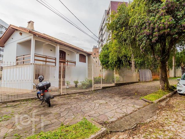 Casa com 252m², 3 dormitórios, 1 suíte, 4 vagas, Cristo Redentor em Porto Alegre