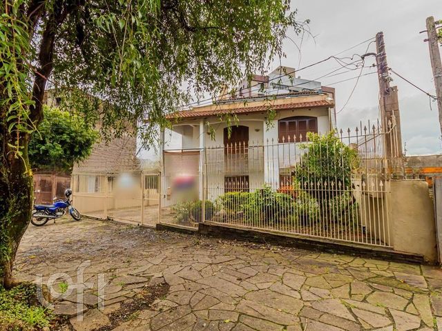 Casa com 252m², 3 dormitórios, 1 suíte, 4 vagas, Cristo Redentor em Porto Alegre