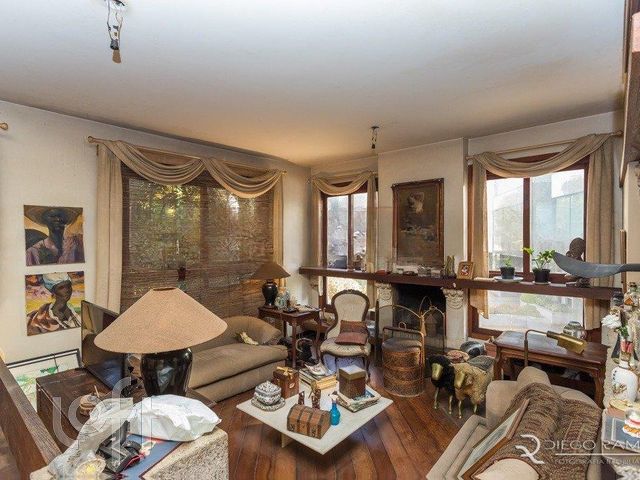 Apartamento com 180m², 3 dormitórios, 1 suíte, 2 vagas, Petrópolis em Porto Alegre