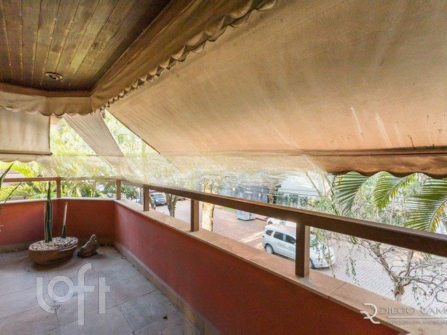 Apartamento com 180m², 3 dormitórios, 1 suíte, 2 vagas, Petrópolis em Porto Alegre