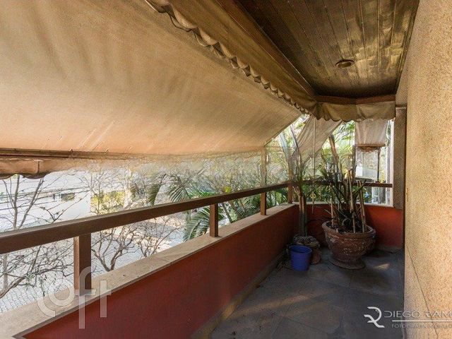 Apartamento com 180m², 3 dormitórios, 1 suíte, 2 vagas, Petrópolis em Porto Alegre