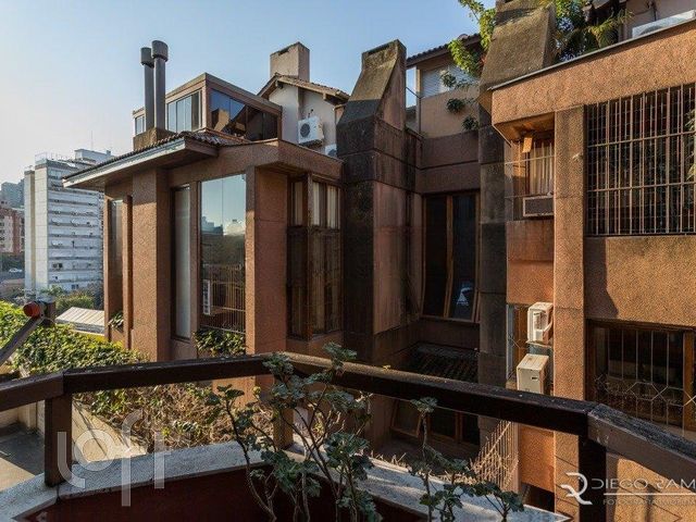 Apartamento com 180m², 3 dormitórios, 1 suíte, 2 vagas, Petrópolis em Porto Alegre